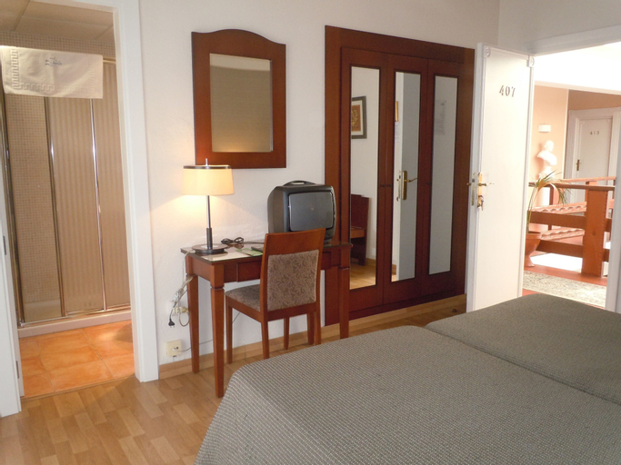 Bedroom 3, Hotel Miramar, Granada