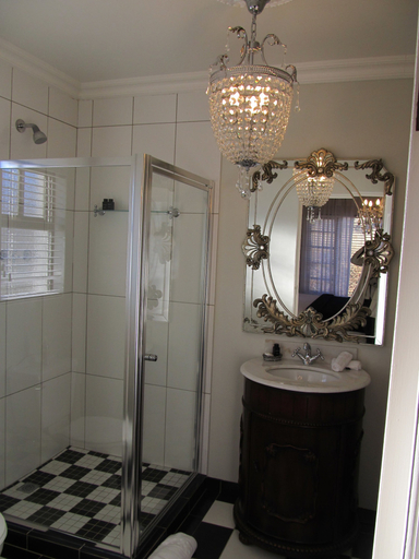 Bathroom 4, La Riviera Guesthouse, Xhariep