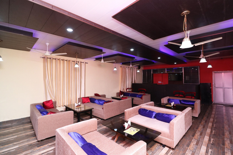 Food & Drinks 4, OYO 26672 Funky Town, Kangra