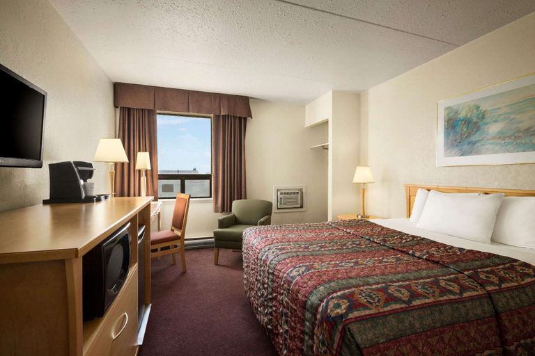 Bedroom 4, Travelodge by Wyndham Edmonton West, Division No. 11