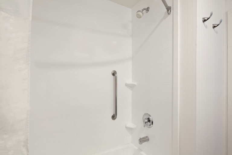 Bathroom 4, Hampton Inn & Suites Chino Hills, San Bernardino