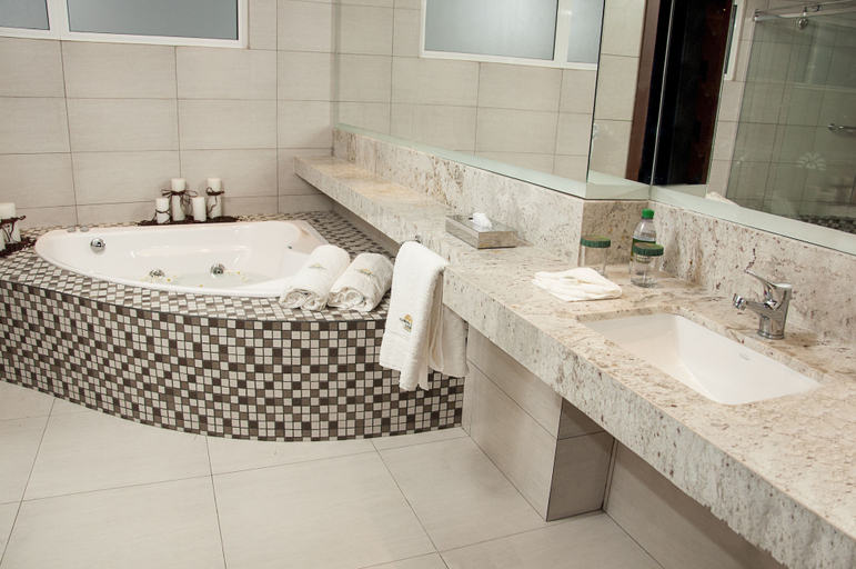 Bathroom 5, Camino Real Hotel, Andrés Ibáñez