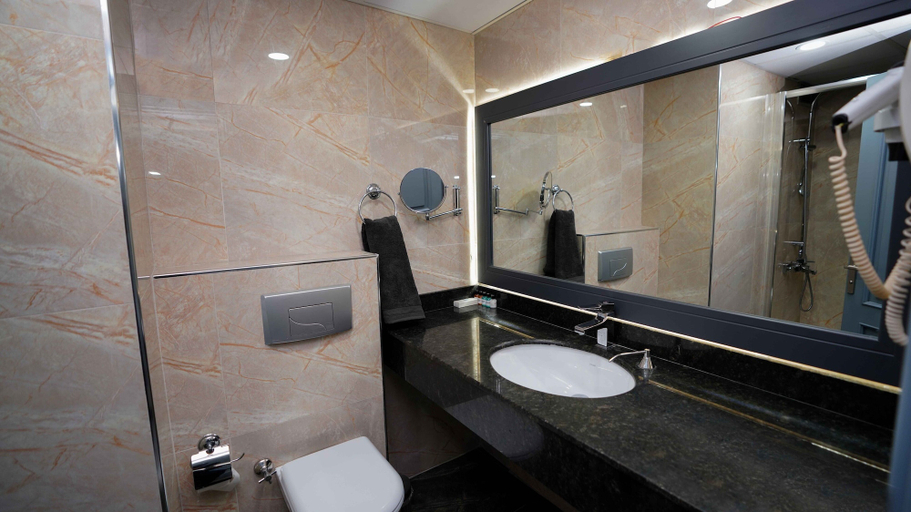 Bathroom 5, Aura Marina Hotel, Bakırköy