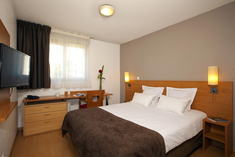 Bedroom 3, Sejours & Affaires Nantes Ducs de Bretagne, Loire-Atlantique