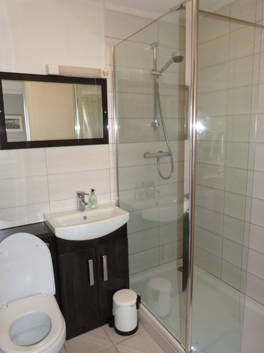 Bathroom 4, Fairways Lodge B&B, Argyll and Bute