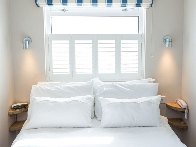 Bedroom 3, The Cliff House Hotel, Hampshire