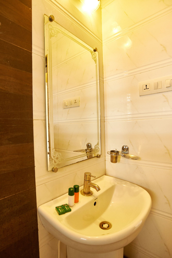 Bathroom 5, Hotel Ganpati Palace, Ahmadnagar