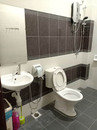 Bathroom 3, BB Villas - 5 min Jonker Melaka, Malacca City