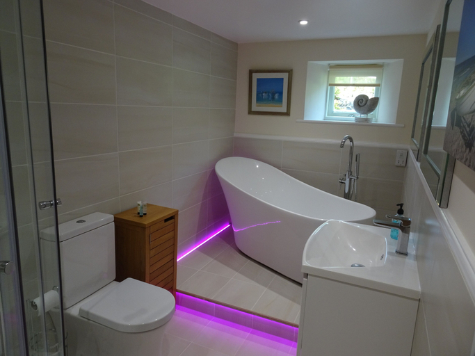 Bathroom 3, Black Burn Lodge, Scottish Borders