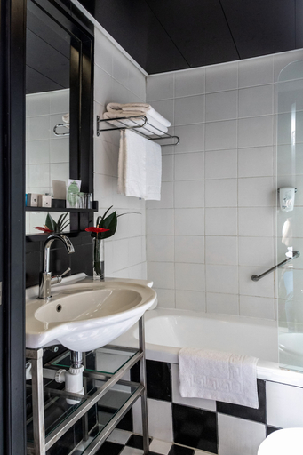 Bathroom 5, Cinema Hotel - an Atlas Boutique Hotel