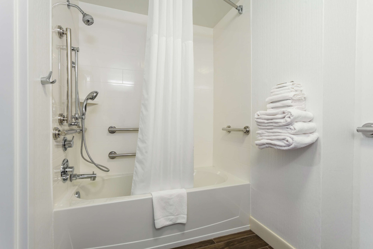 Bathroom 4, Hampton Inn Manassas, Prince William