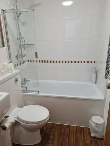 Bathroom 4, Kings Arms Hotel, Highland