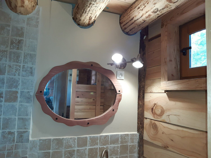 Bathroom 3, Les Insolites du Vercors, Isère