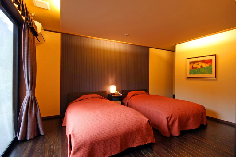 Bedroom 4, Hanarenoyado Sennomori, Aso