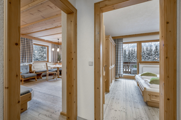 Bedroom 3, Hotel Fischer am See, Reutte