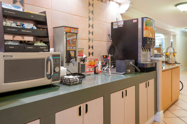 Food & Drinks 5, La Quinta Inn Farmington, San Juan