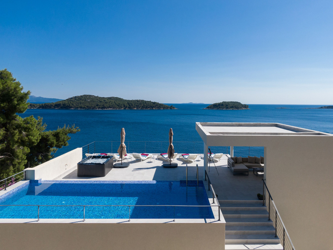 Sport & Beauty 4, Villa Desire, Blato