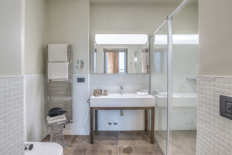Bathroom 5, Martis Palace Hotel, Rome