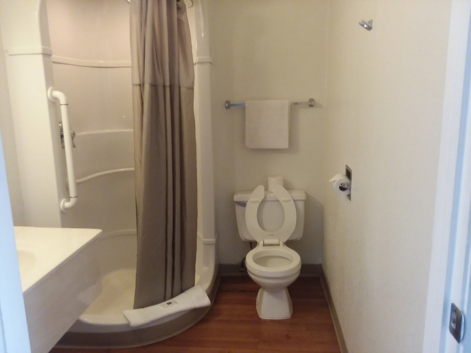 Bathroom 4, Motel 6 Grand Junction, CO, Mesa