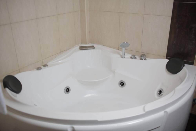 Bathroom, Hotel e Aldeamento Belo Horizonte, Samba