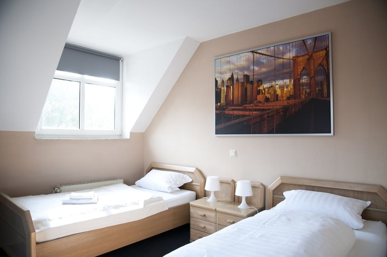 Bedroom 3, Hotel Gruner Baum, Hamm