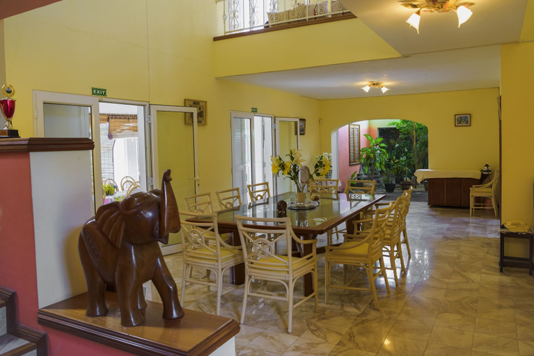 Food & Drinks 5, Villa Radani, Flacq