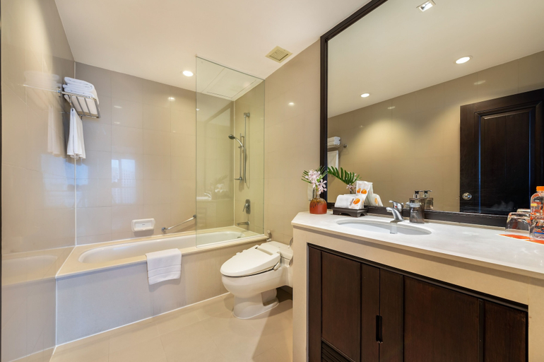 Bathroom 5, Bandara Silom Suites, Bang Rak