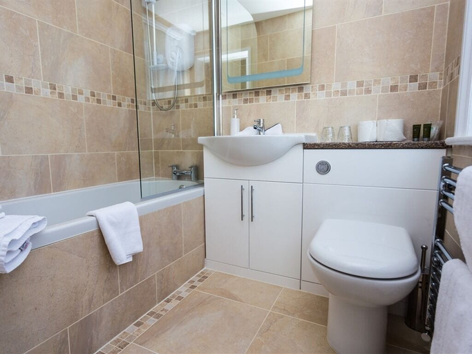 Bathroom 4, The Cliff House Hotel, Hampshire