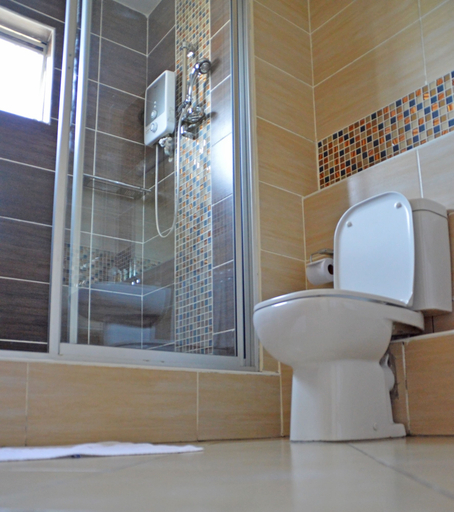 Bathroom 4, Norfolk Towers Serviced Apartments, Starehe