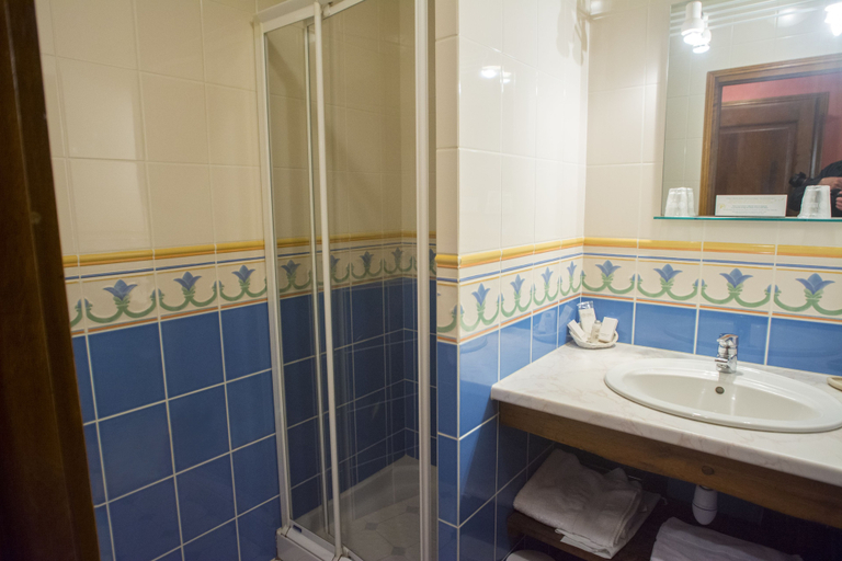 Bathroom 4, La Chaumière, Cher
