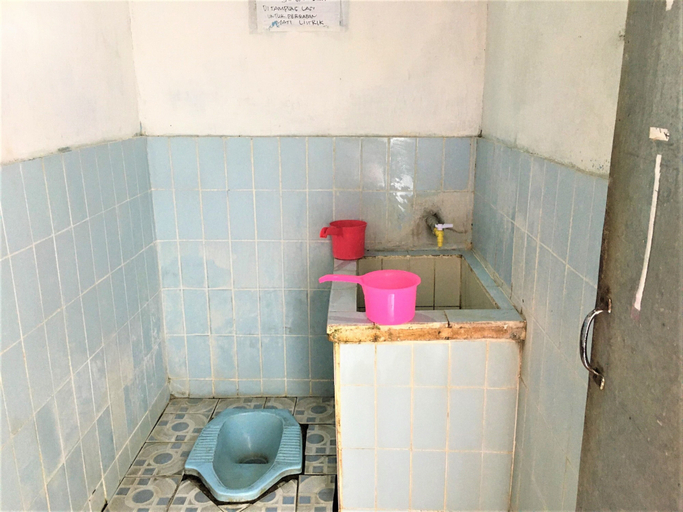 Bathroom, Tambak Bayan Guesthouse, Sleman