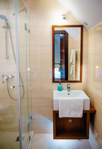 Bathroom 5, Oliva Hotel, Veszprém