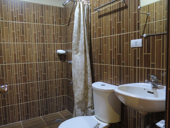 Bathroom 5, Palwa Hotel, Dumaguete City