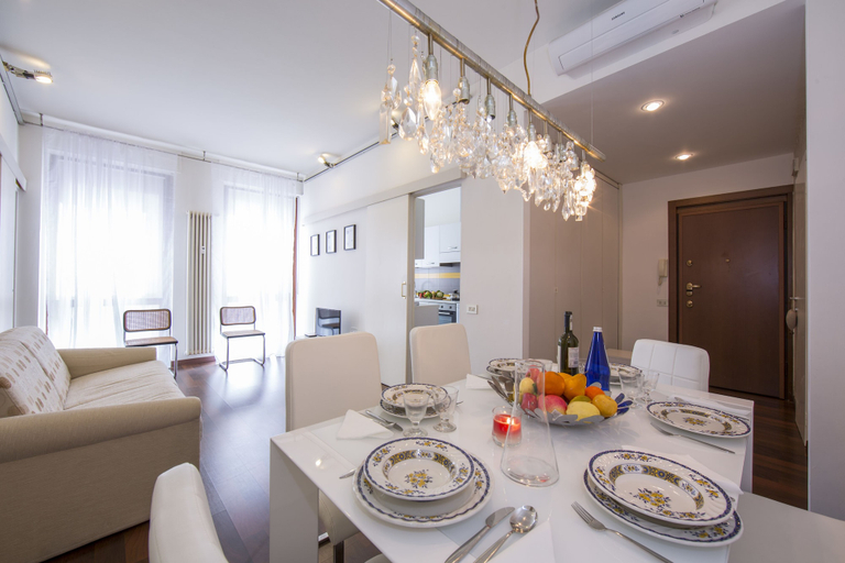 Others 4, The Square Apartment, Como