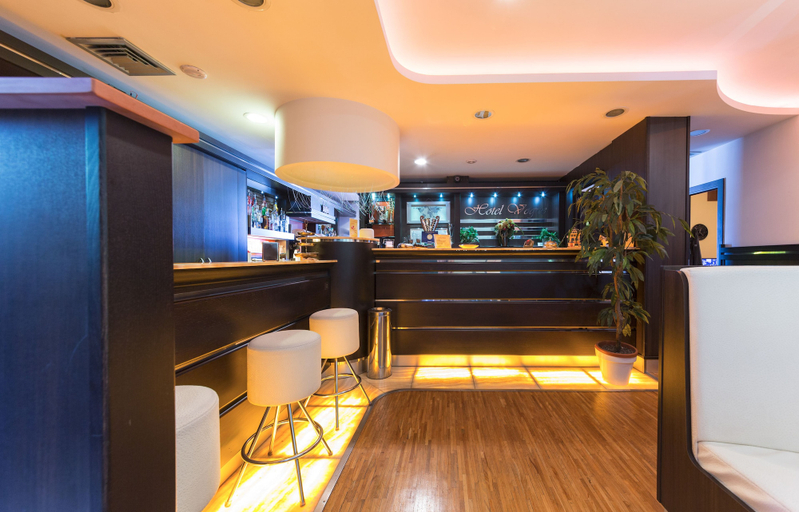 Food & Drinks