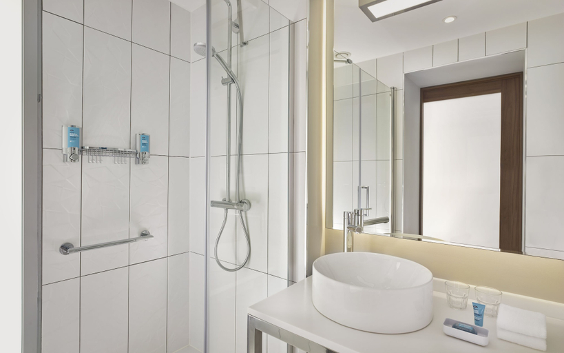 Bathroom 4, Aloft by Marriott Birmingham Eastside, Birmingham