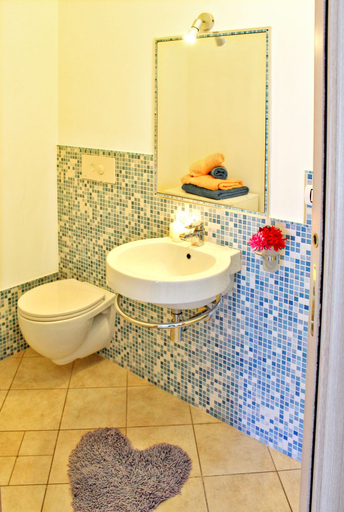 Bathroom 5, Il Perugino, Cagliari