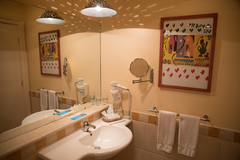 Bathroom 5, Marina Plaza Hotel, Tala Bay, Aqaba