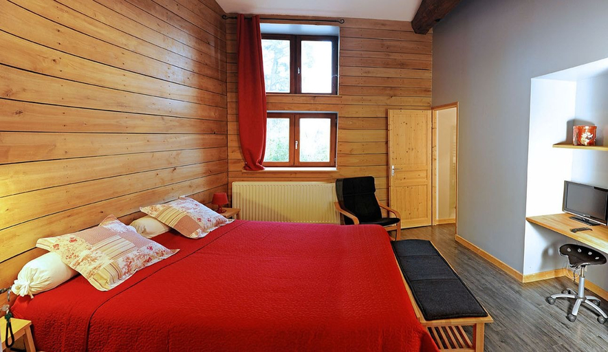 Bedroom 4, La Boutarie Chambre d'Hôtes, Loire