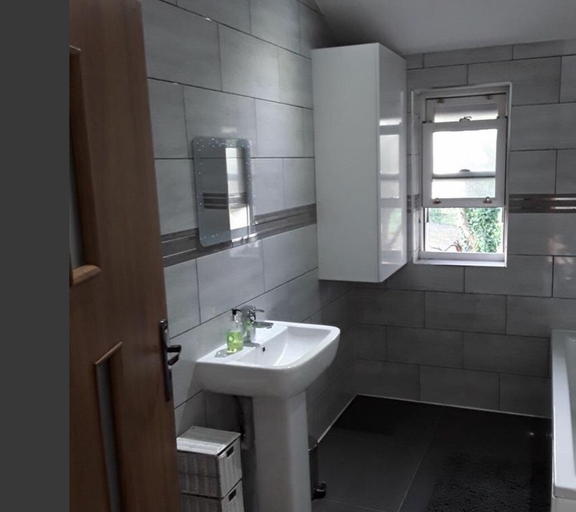 Bathroom 3, Traithouse, Sefton