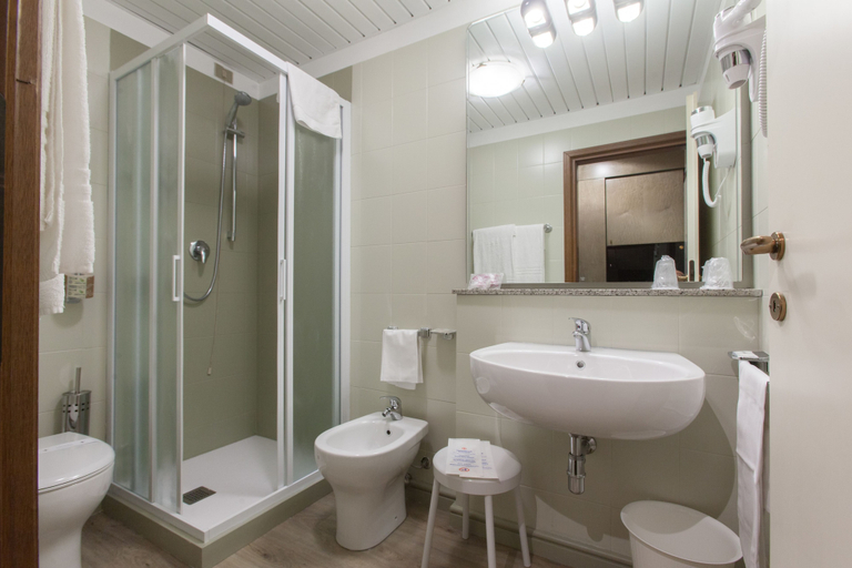 Bathroom 4, Airport Hotel Motel Malpensa, Varese