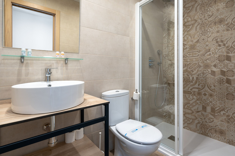 Bathroom 3, Plaza de la Luz Cádiz, Cádiz