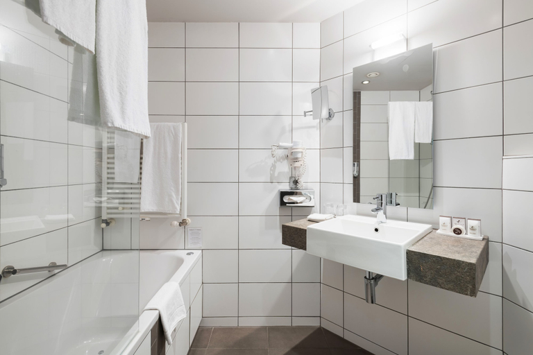 Bathroom 4, Martin's Patershof, Antwerpen