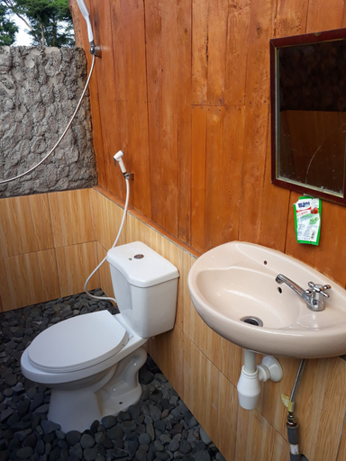 Bathroom 3, Menjangan Hostel, Buleleng