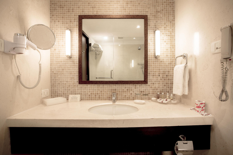 Bathroom 5, Sun N Sand Hotel Mumbai, Mumbai Suburban