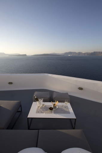 Food & Drinks 5, Akrotiri Cove, South Aegean