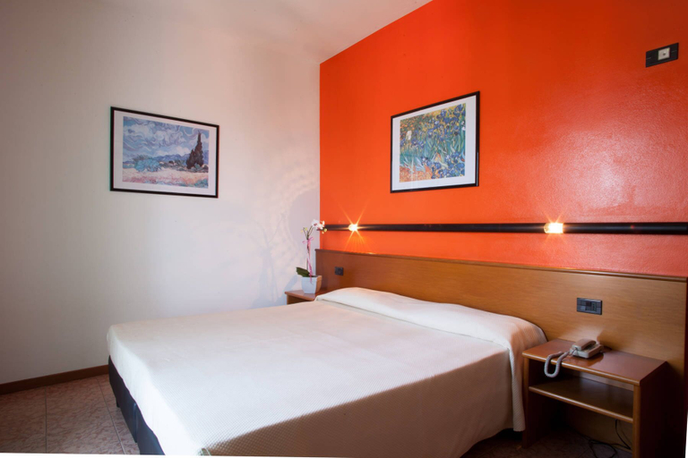 Bedroom 3, Hotel Pace, Verona