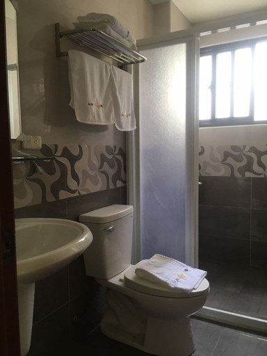 Bathroom, ALUBA Hostal, Penghu