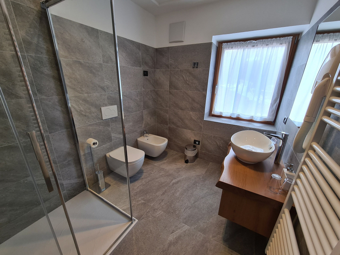 Bathroom 3, Hotel Piedibosco, Trento