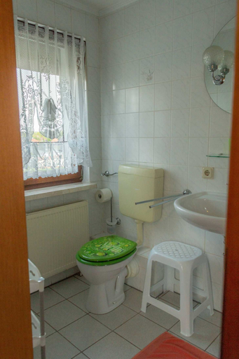 Bathroom 5, Pension zum Schwanenteich, Börde